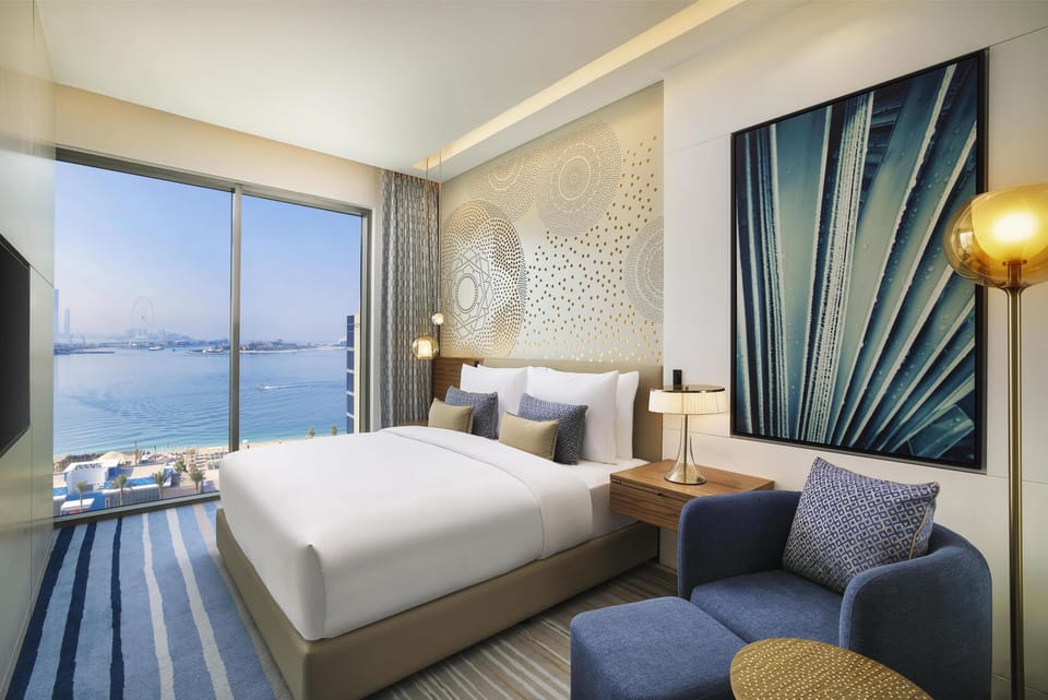 Room, 1 King Bed, Accessible | Free minibar, in-room safe, desk, laptop workspace