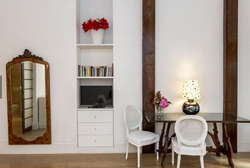 Suite | 1 bedroom, Egyptian cotton sheets, premium bedding, down comforters