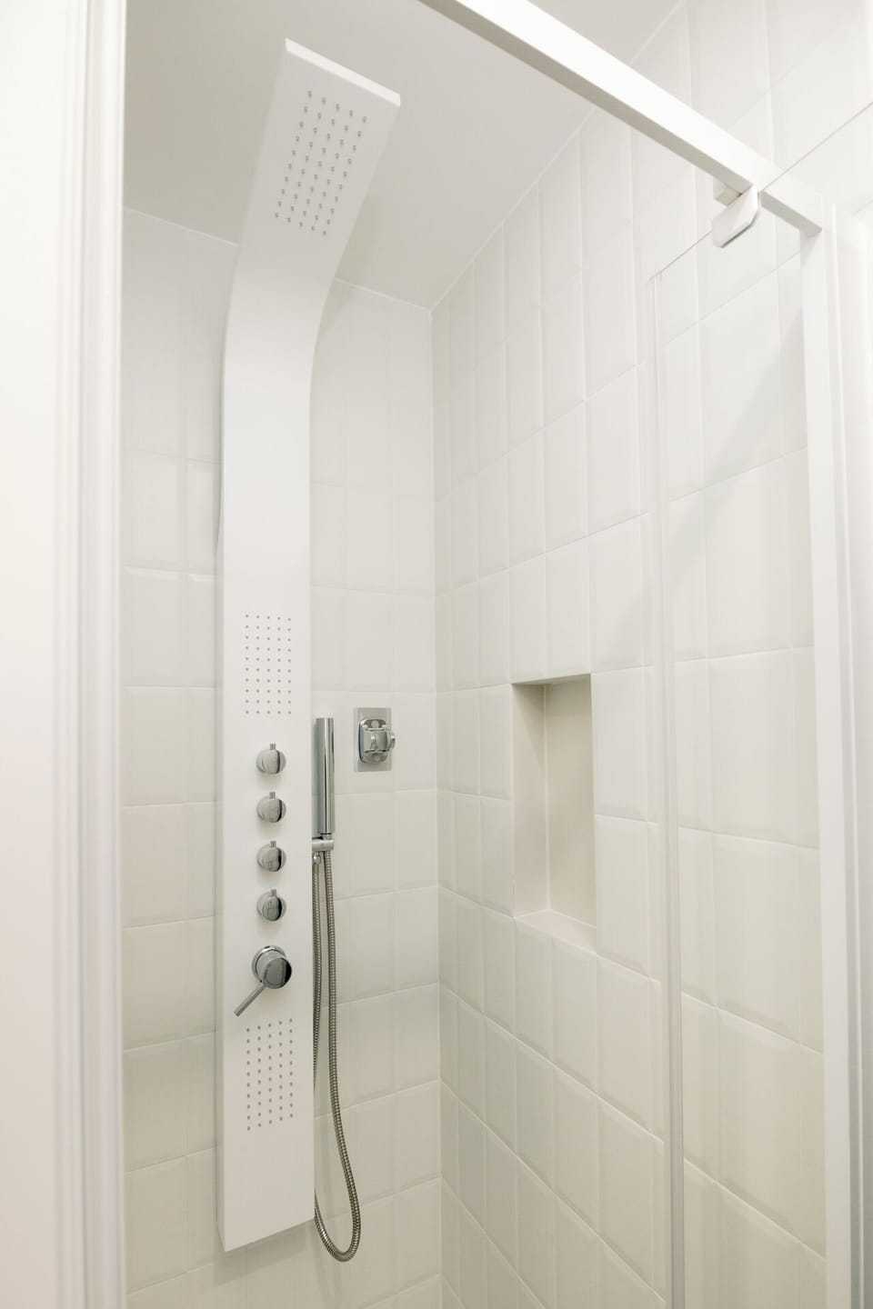 Standard Double Room, 1 Queen Bed, Non Smoking, Private Bathroom | Bathroom shower