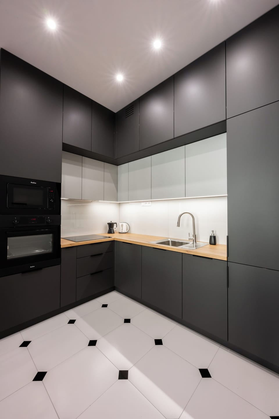 Apartment, City View | Private kitchen | Electric kettle, highchair