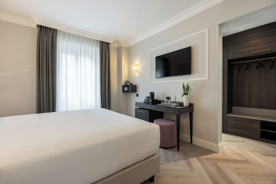 Classic Double Room | Down comforters, minibar, in-room safe, desk