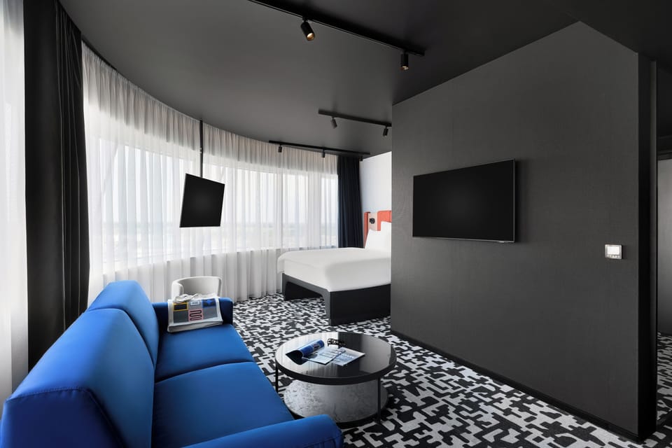 TRIBE Extra Triple | Premium bedding, memory foam beds, in-room safe, desk