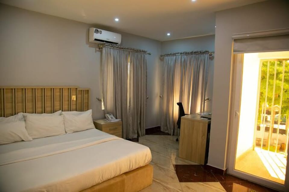 Family Room, Balcony, City View | Desk, free WiFi