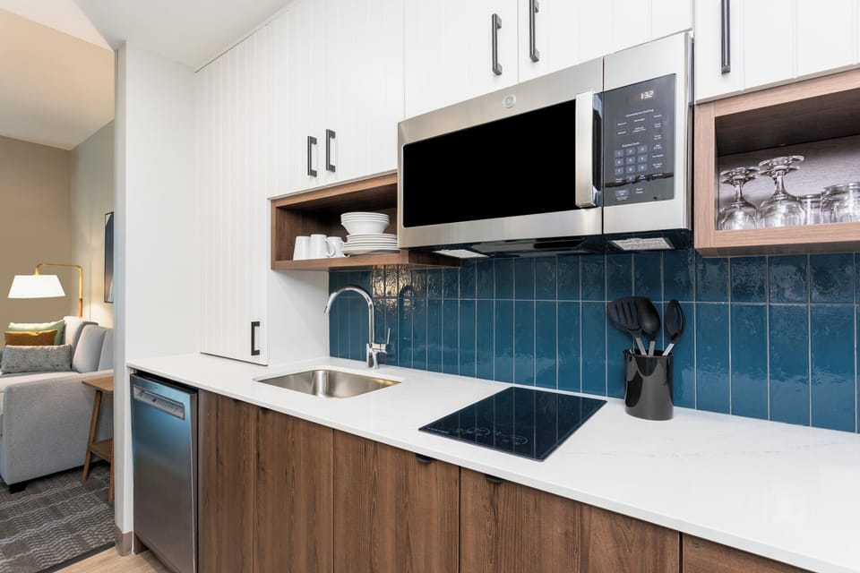 Studio Suite, 2 Queen Beds, Kitchen | Room amenity