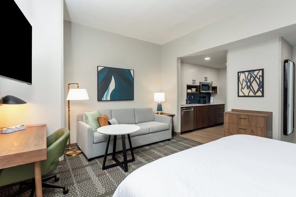 Studio Suite, 1 King Bed, Kitchen | Premium bedding, pillowtop beds, blackout drapes, iron/ironing board