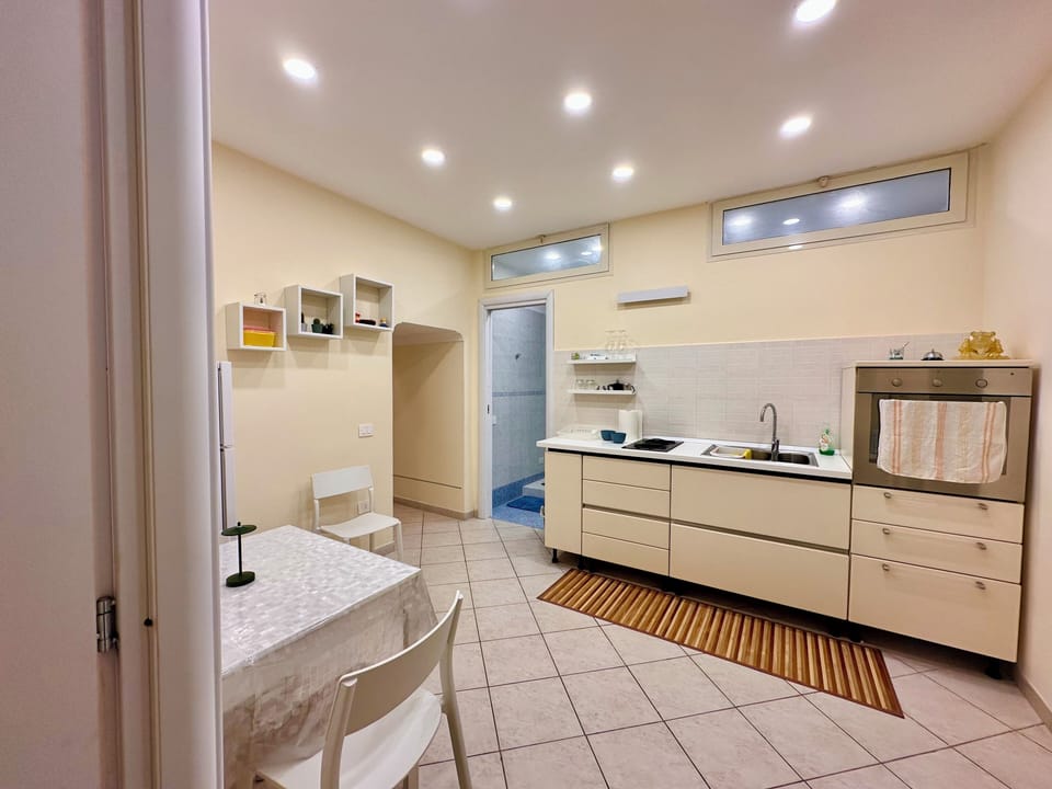 Exclusive Apartment, City View | Private kitchen