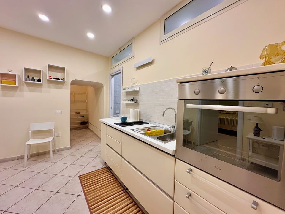 Exclusive Apartment, City View | Private kitchen