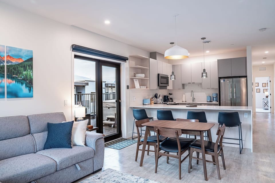 Condo | Private kitchen | Coffee/tea maker, toaster