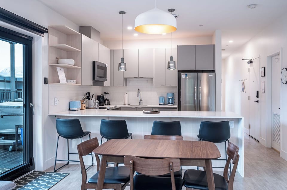 Condo | Private kitchen | Coffee/tea maker, toaster