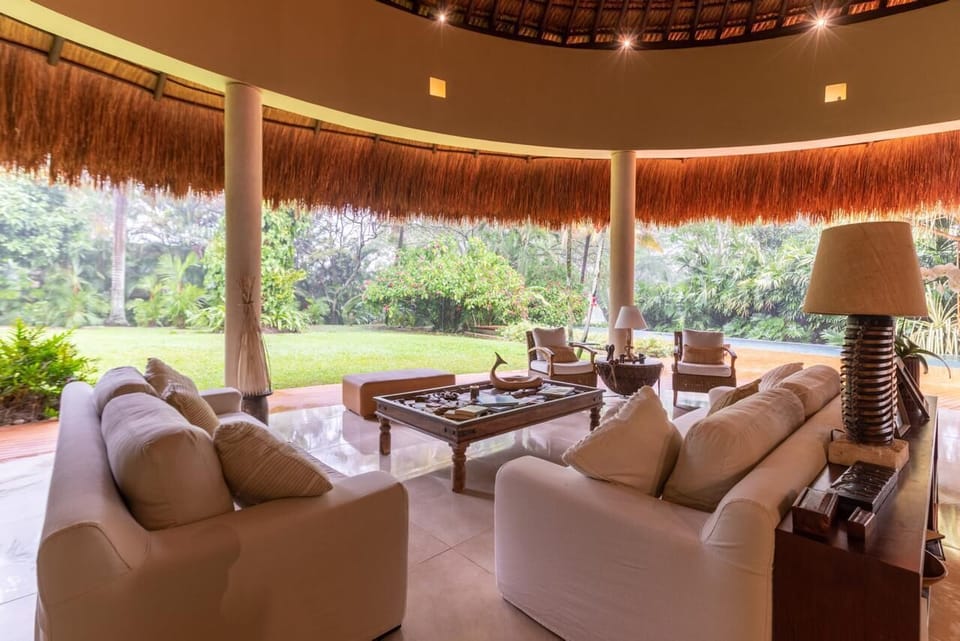 Luxury House | Living area