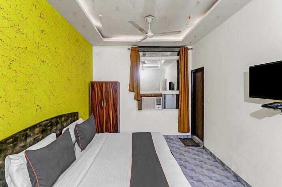 Classic Double Room, City View | Desk, free WiFi, bed sheets
