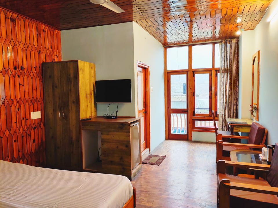Deluxe Double Room, Balcony, River View | Individually decorated, individually furnished, desk, laptop workspace