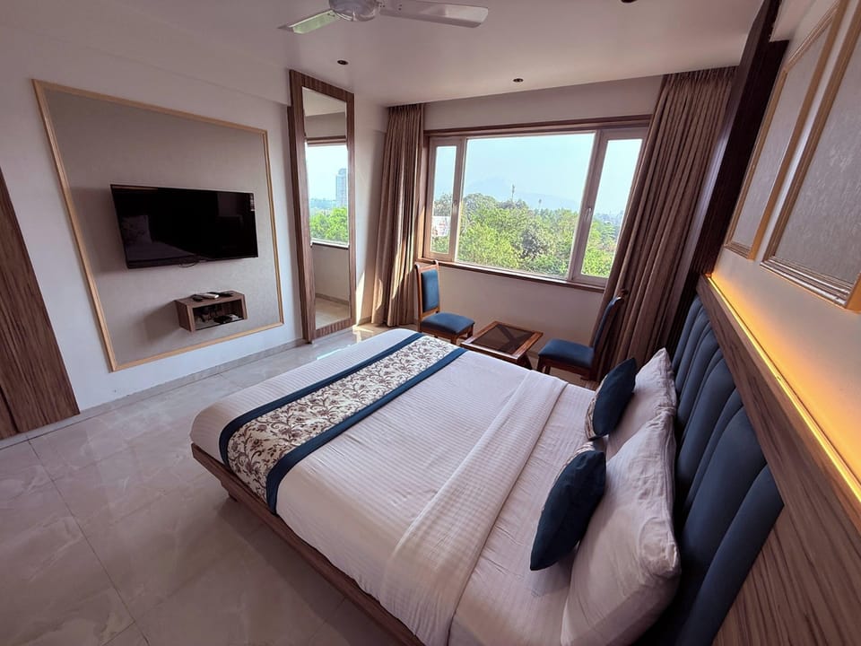 Serene Infinity View Room | Desk, free WiFi, bed sheets