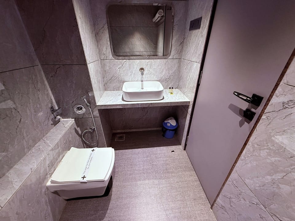 Shower, free toiletries, towels
