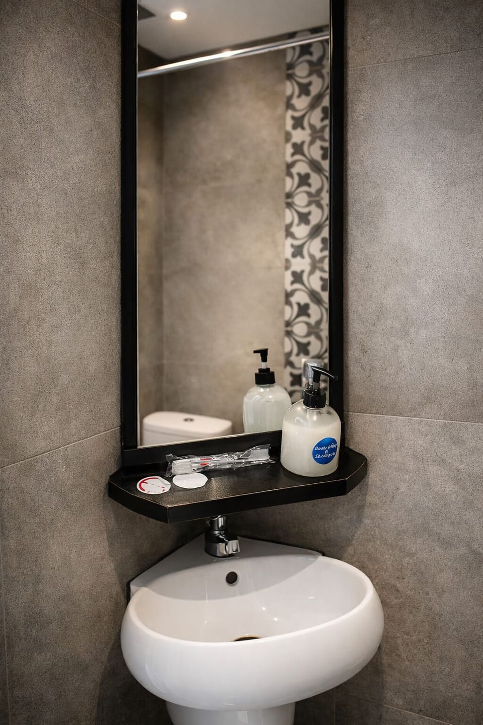 Shower, bidet, towels
