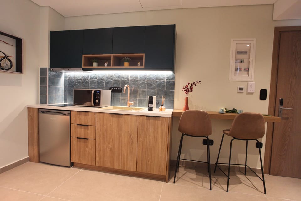 Deluxe Apartment | Private kitchen | Espresso maker, electric kettle