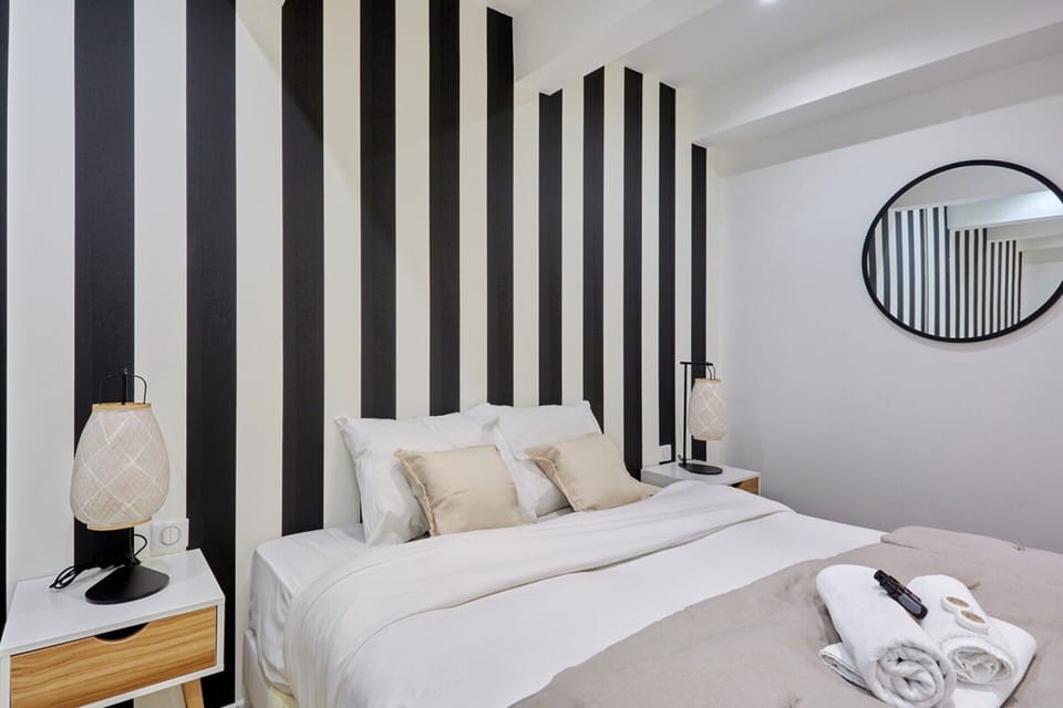 Apartment | Laptop workspace, iron/ironing board, bed sheets