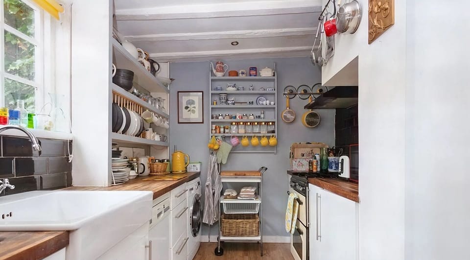 Cottage | Private kitchen | Fridge, microwave, oven, stovetop