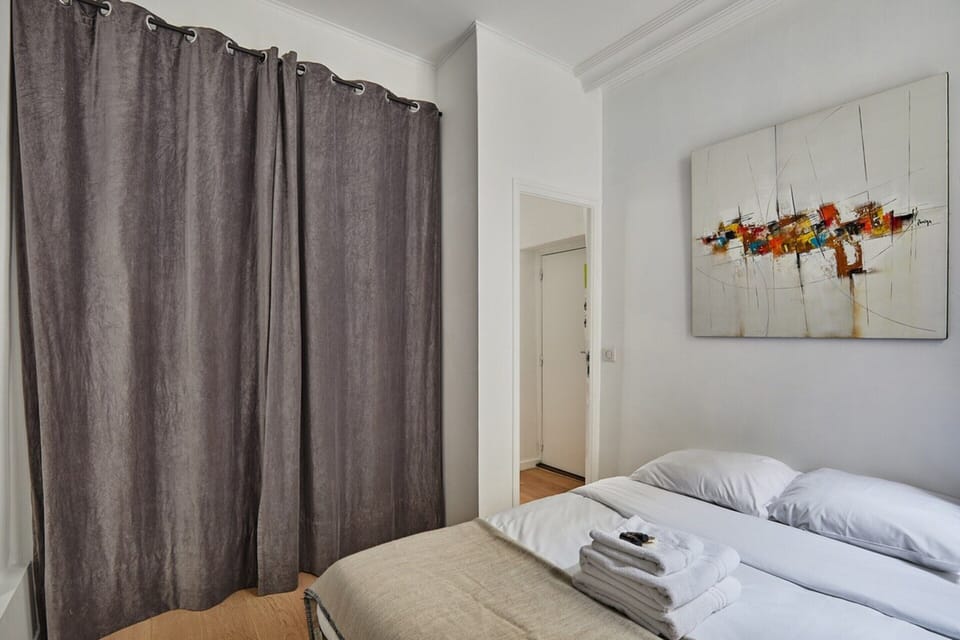 Apartment | Laptop workspace, iron/ironing board, bed sheets