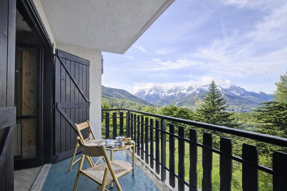 Family Apartment, 2 Bedrooms, Balcony (Appartamento Bellevue Richardette) | Property grounds