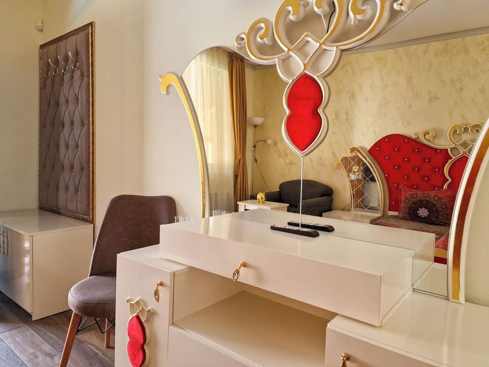 Desk, laptop workspace, iron/ironing board, free WiFi