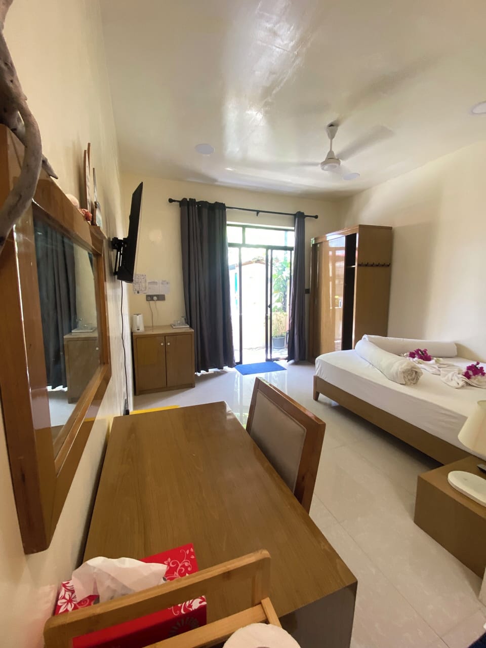 Deluxe Twin Room, 1 Queen Bed, Courtyard View | In-room safe, desk, laptop workspace, iron/ironing board