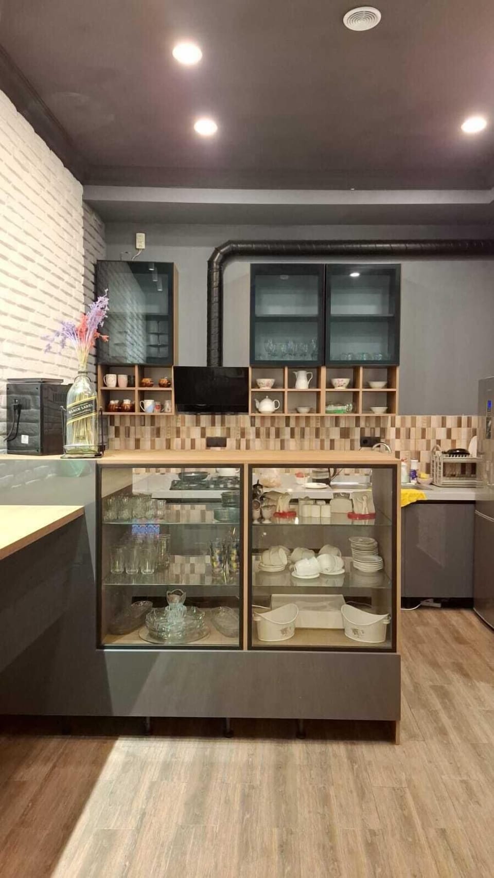 Luxury Suite, Lanai | Private kitchen | Freezer