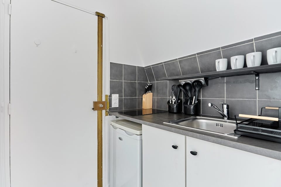 Apartment | Private kitchen | Coffee/tea maker, fridge, microwave, stovetop