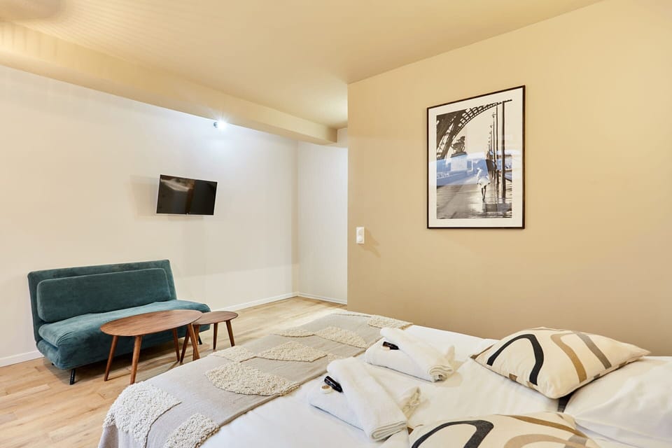 Apartment | Iron/ironing board, bed sheets
