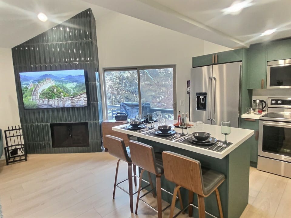 Condo, 2 Bedrooms | Private kitchen | Fridge, oven, coffee/tea maker, electric kettle