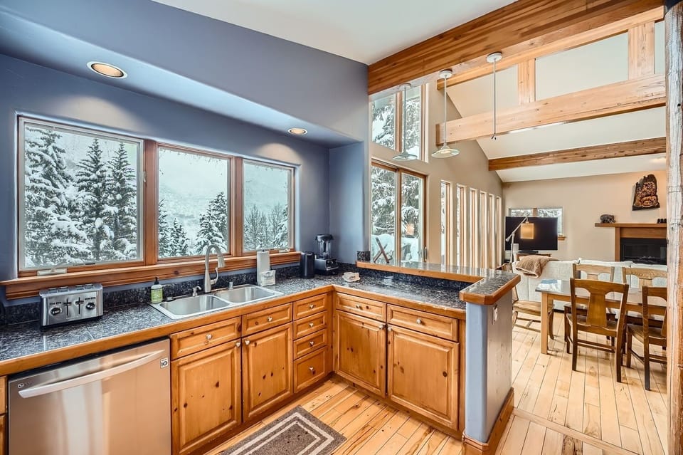 House, 3 Bedrooms | Private kitchen | Fridge, oven, coffee/tea maker, toaster