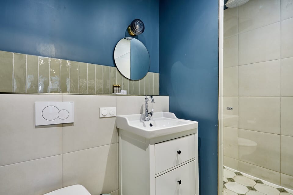 Apartment | Bathroom | Hair dryer, towels, soap, shampoo