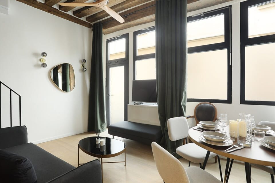 Apartment | Living area | Flat-screen TV