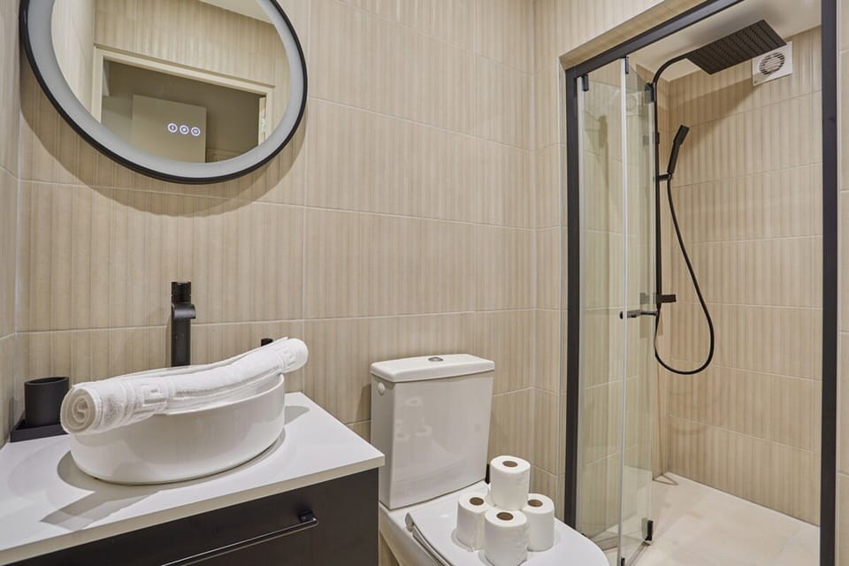 Apartment | Bathroom | Hair dryer, towels, soap, shampoo