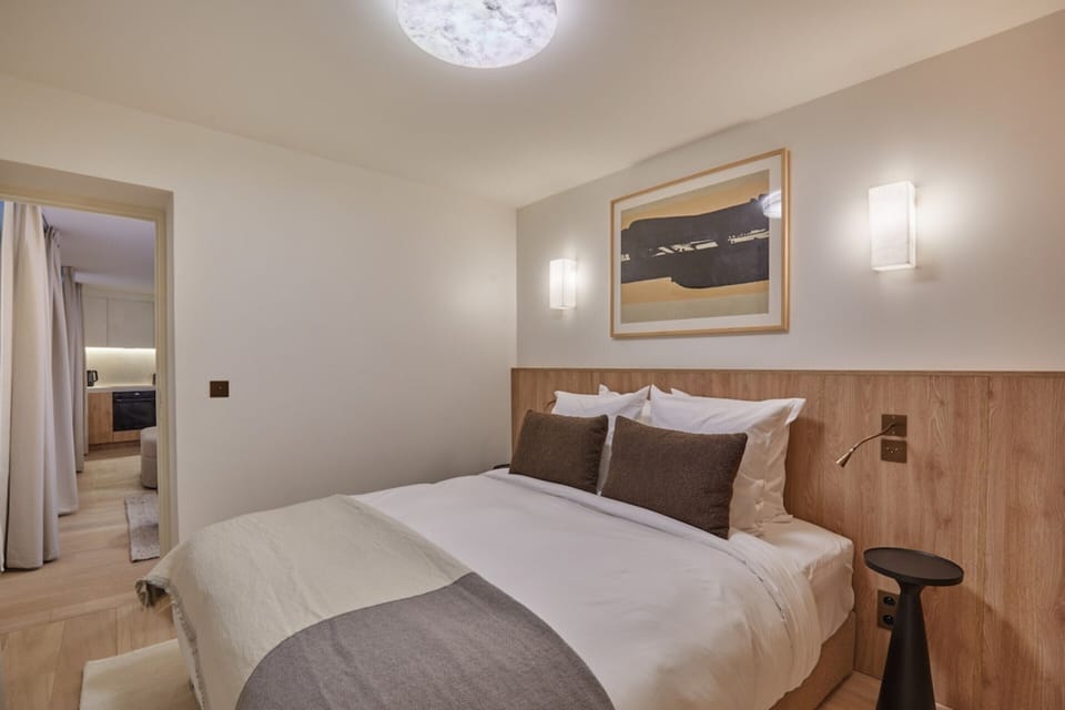 Apartment | Laptop workspace, iron/ironing board, bed sheets
