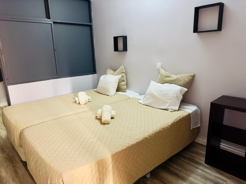 Basic Triple Room, City View | WiFi (free)