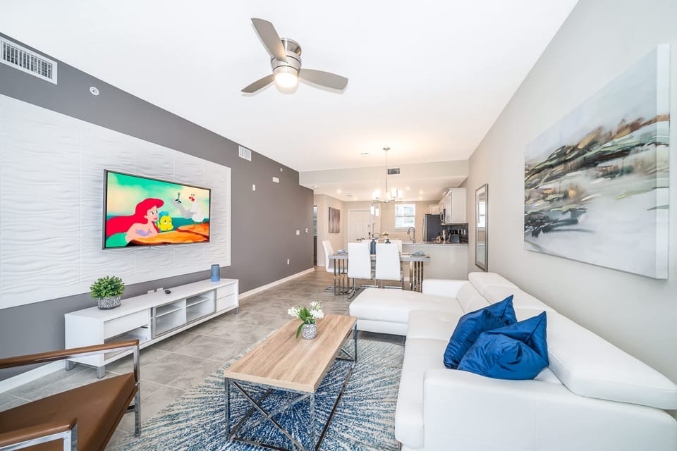 House | 2 bedrooms, desk