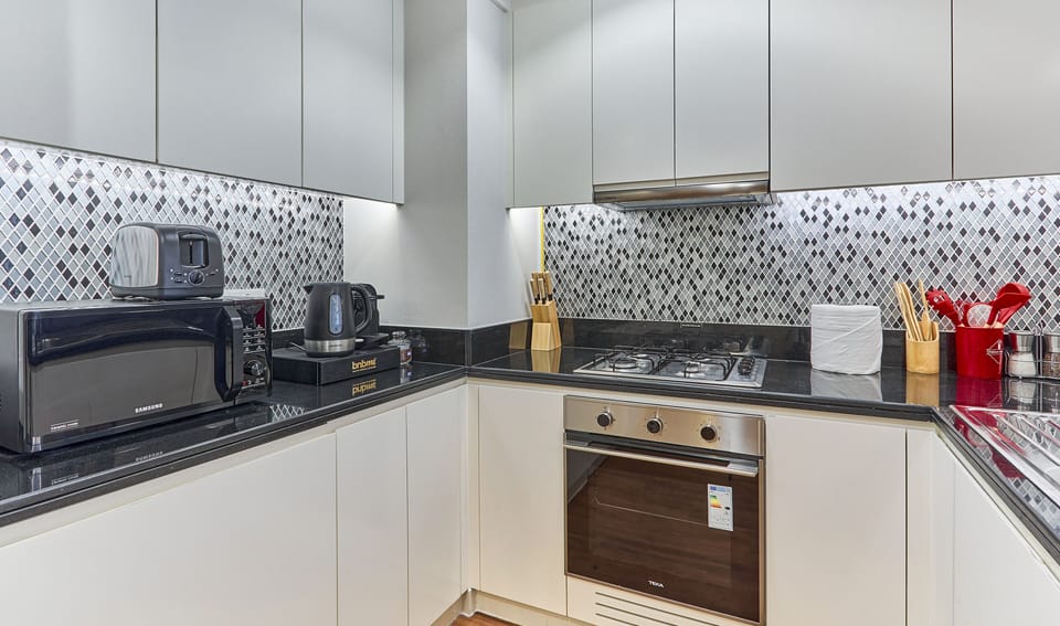 Luxury Apartment, 2 Bedrooms | Private kitchen | Coffee/tea maker, electric kettle, toaster
