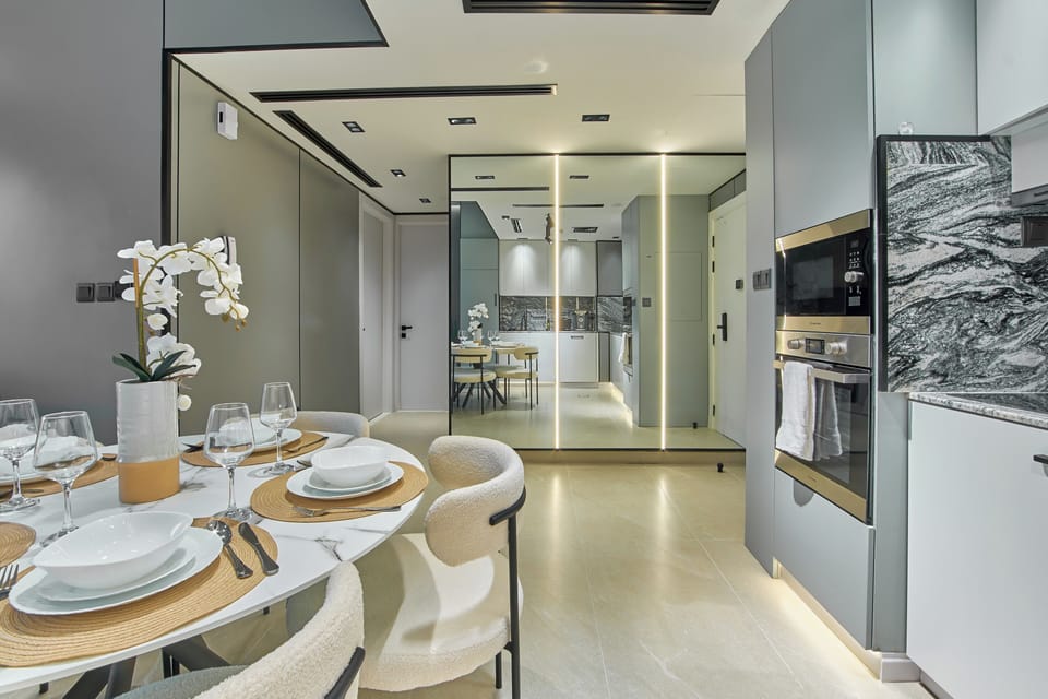 Premium Apartment, 2 Bedrooms, Canal View | Dining room
