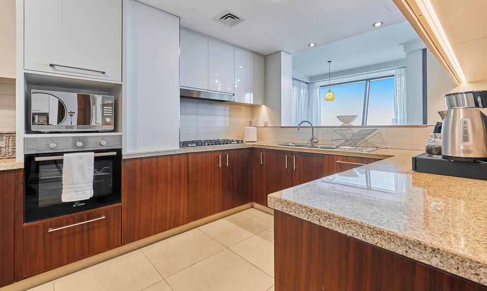 Deluxe Apartment | Private kitchen | Coffee/tea maker, electric kettle, dining tables