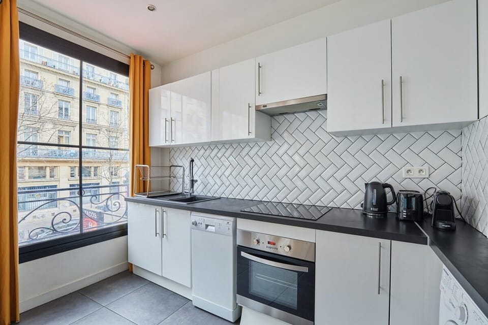 Apartment | Private kitchen | Coffee/tea maker, fridge, microwave, oven