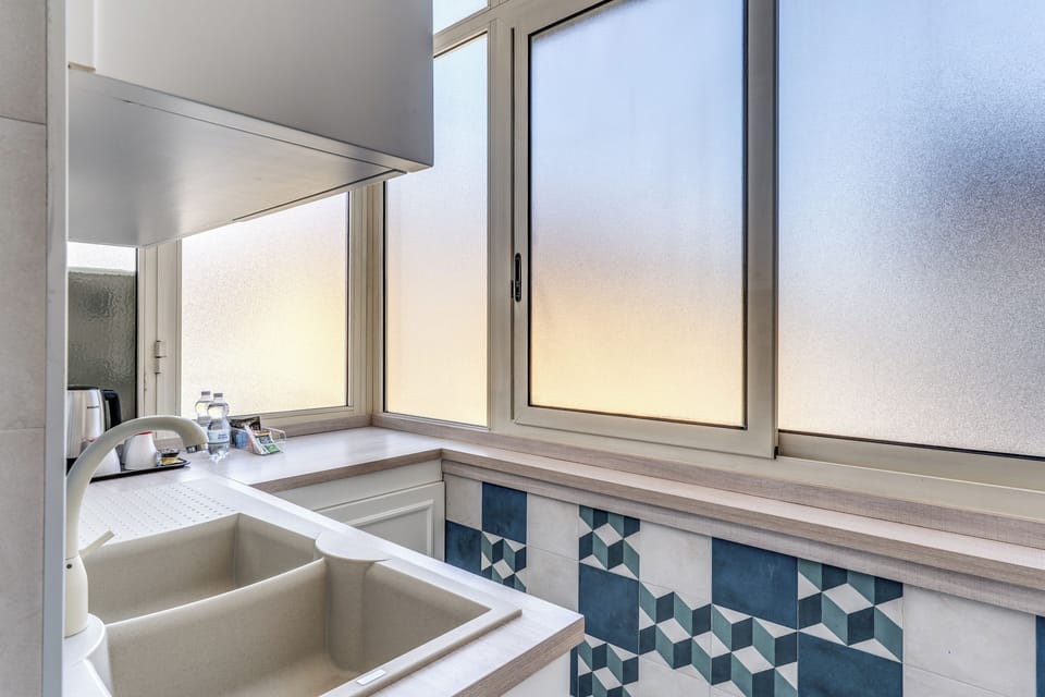 Studio, Balcony | Private kitchen | Mini-fridge, microwave, espresso maker, coffee/tea maker