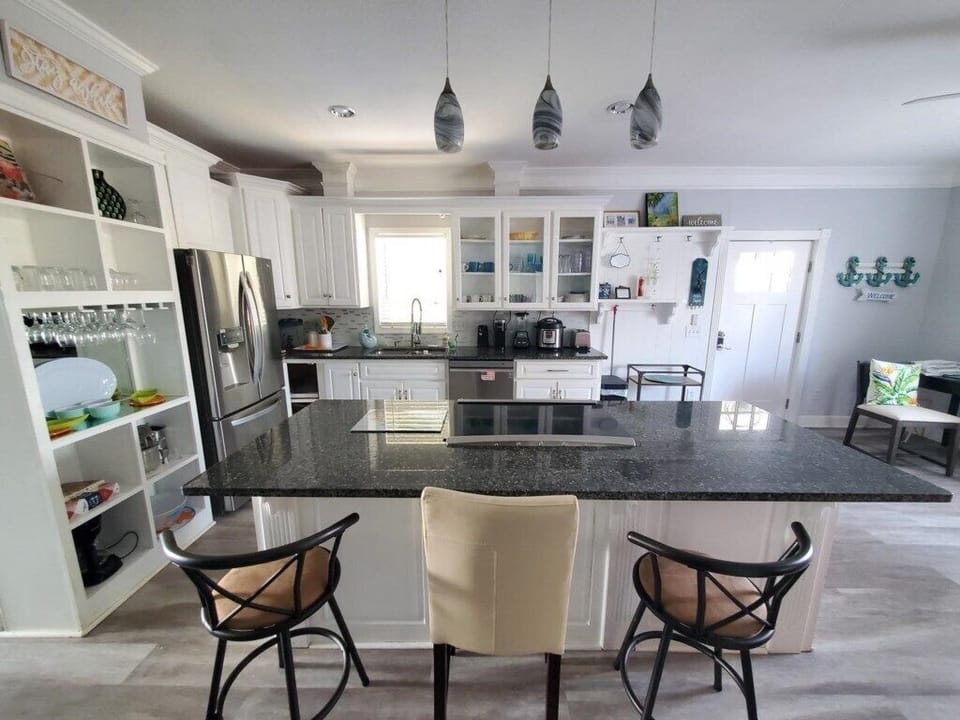 House, Multiple Beds, Pool Access, Pool View (All Decked Out) | Private kitchen | Fridge, microwave, oven, stovetop