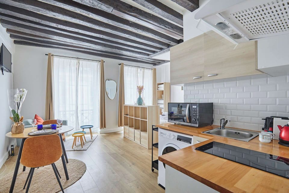 Apartment | Private kitchen | Cookware/dishes/utensils, cleaning supplies