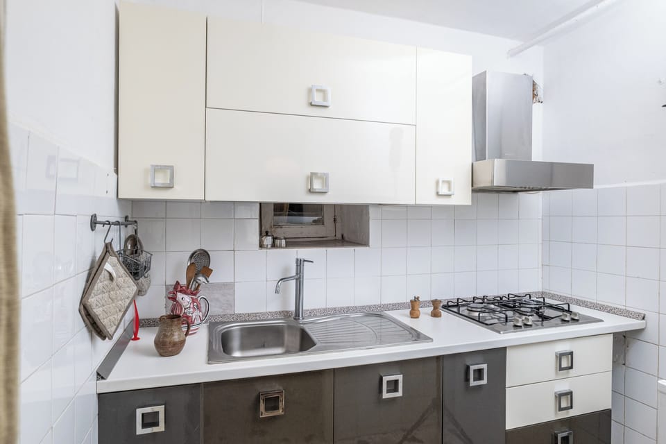 House | Private kitchen | Full-size fridge, oven, stovetop, coffee/tea maker