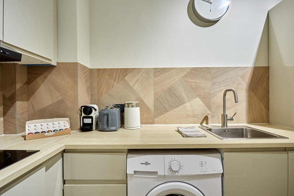 Apartment | Private kitchen | Coffee/tea maker, fridge, microwave, stovetop
