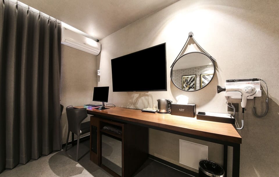 Business Double Room, Non Smoking, Private Bathroom | Individually decorated, individually furnished, desk, laptop workspace
