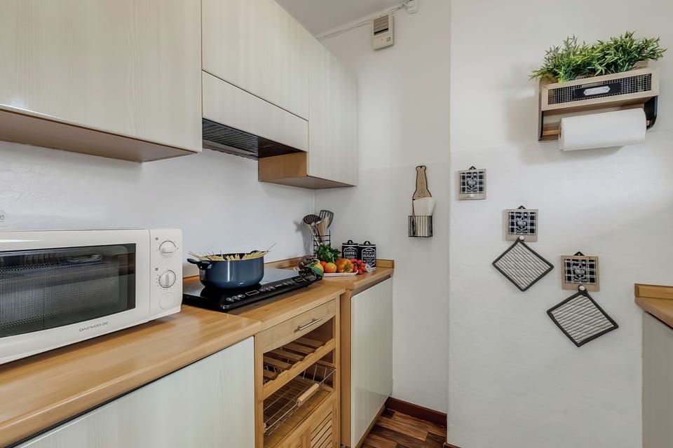Standard Studio, Balcony, Mountain View (Studio Blue Petit) | Private kitchen