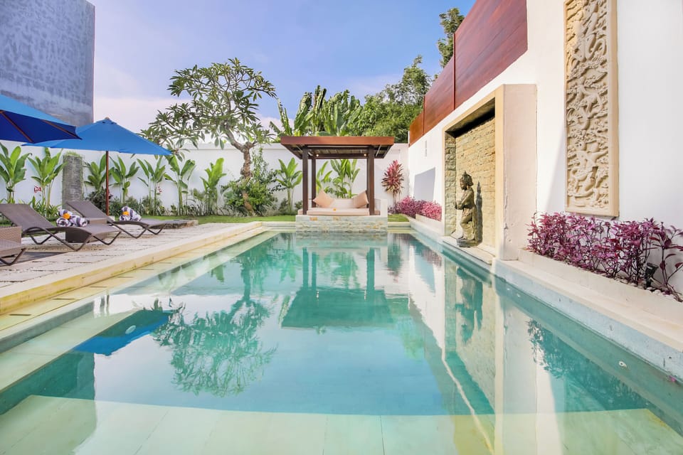 Outdoor pool, sun loungers