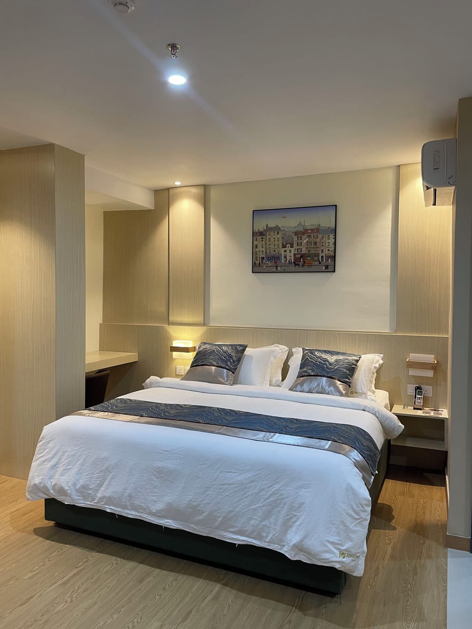 Superior Double Room | Minibar, soundproofing, WiFi (free), bed sheets